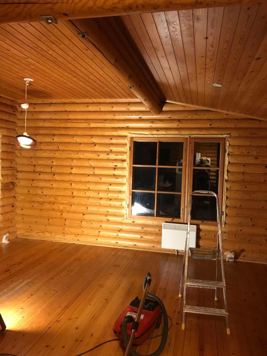 Stugan tömde redo för att renoveras
